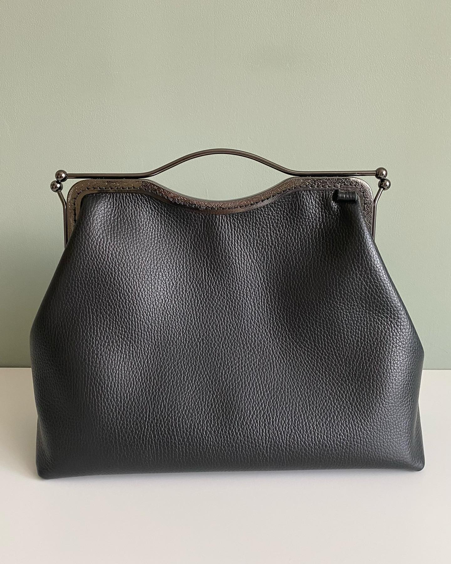 Lost in Vintage Larger Natural – обзор и цена Top Handle Patent Bag
