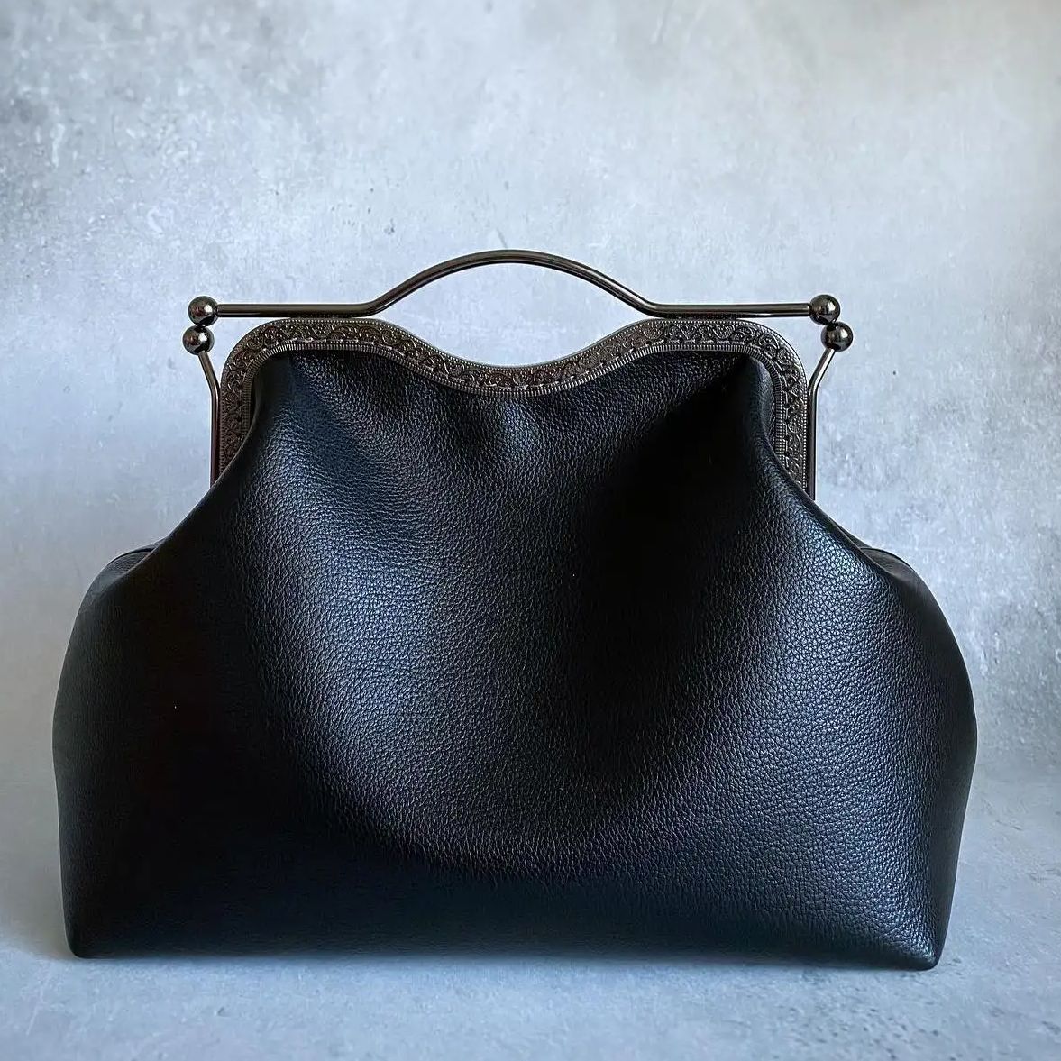 Lost in Vintage Larger Version – обзор и цена Top Handle Patent Bag