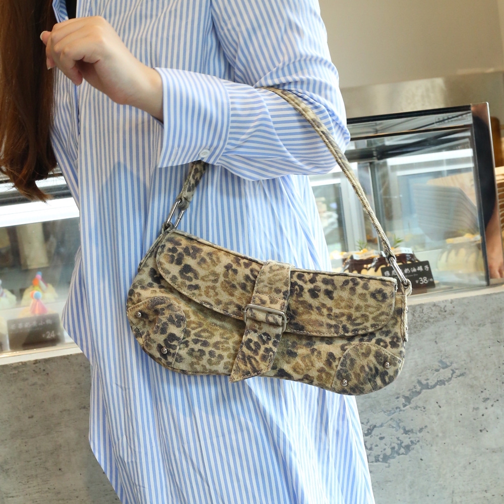 Distressed Canvas Leopard Stri – обзор и цена Saddle Bag Distressed
